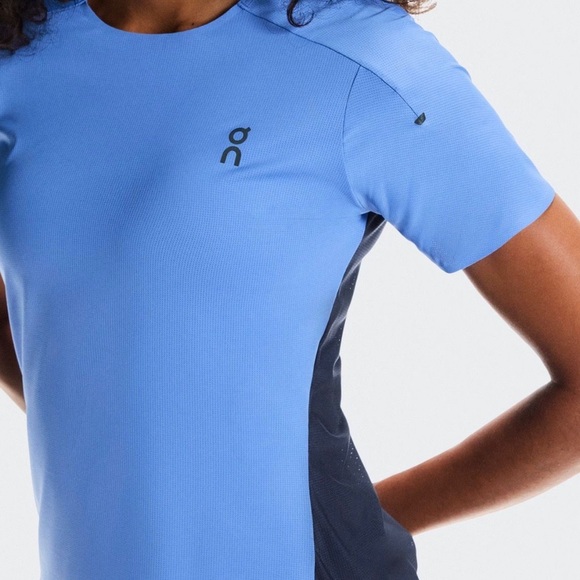 On Running Tops - On clouds Women's Sky Blue and Charcoal Short Sleeve Tee